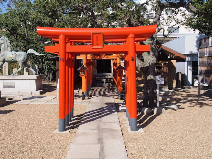 和田神社 たくさんの赤い鳥居